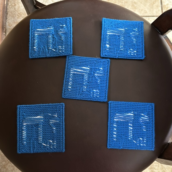 Vintage Lot Of Plastic Canvas Coasters - Picture 2 of 2